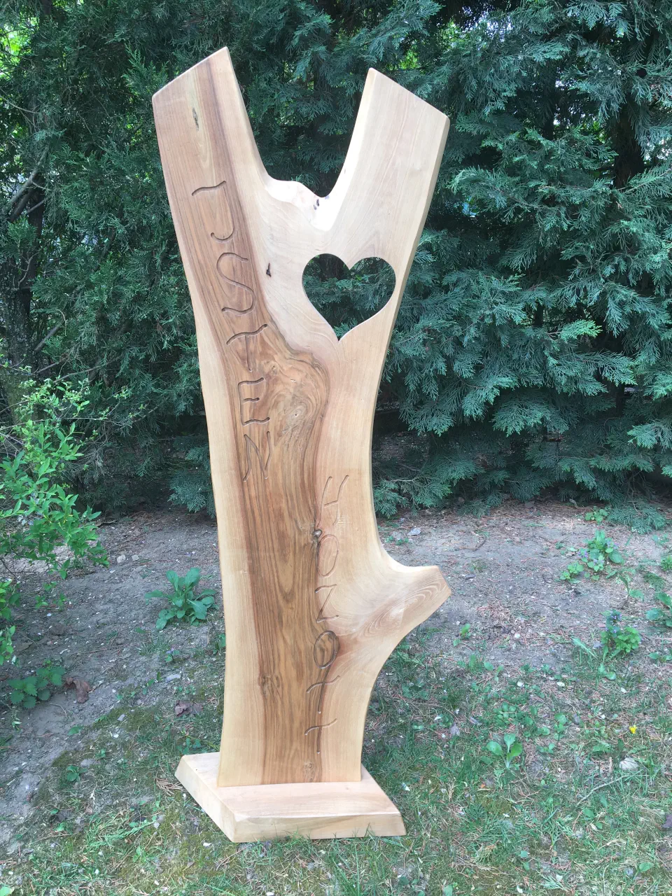 Ami a képen látszik: ajándéktárgyak.