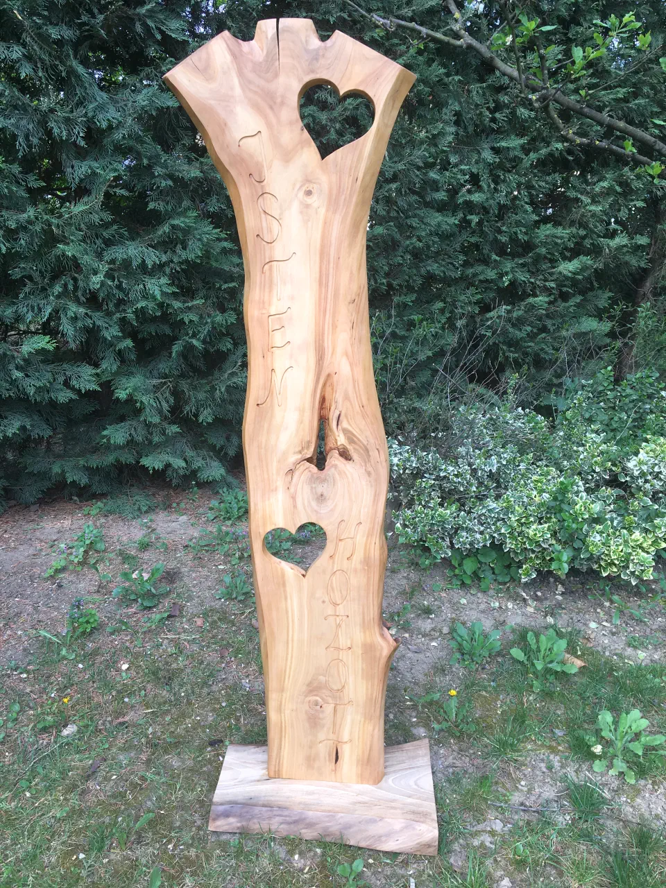 Ami a képen látszik: ajándéktárgyak.