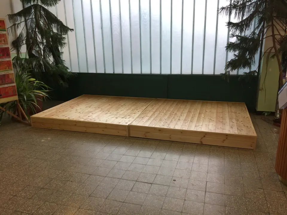 Ami a képen látszik: dobogó.