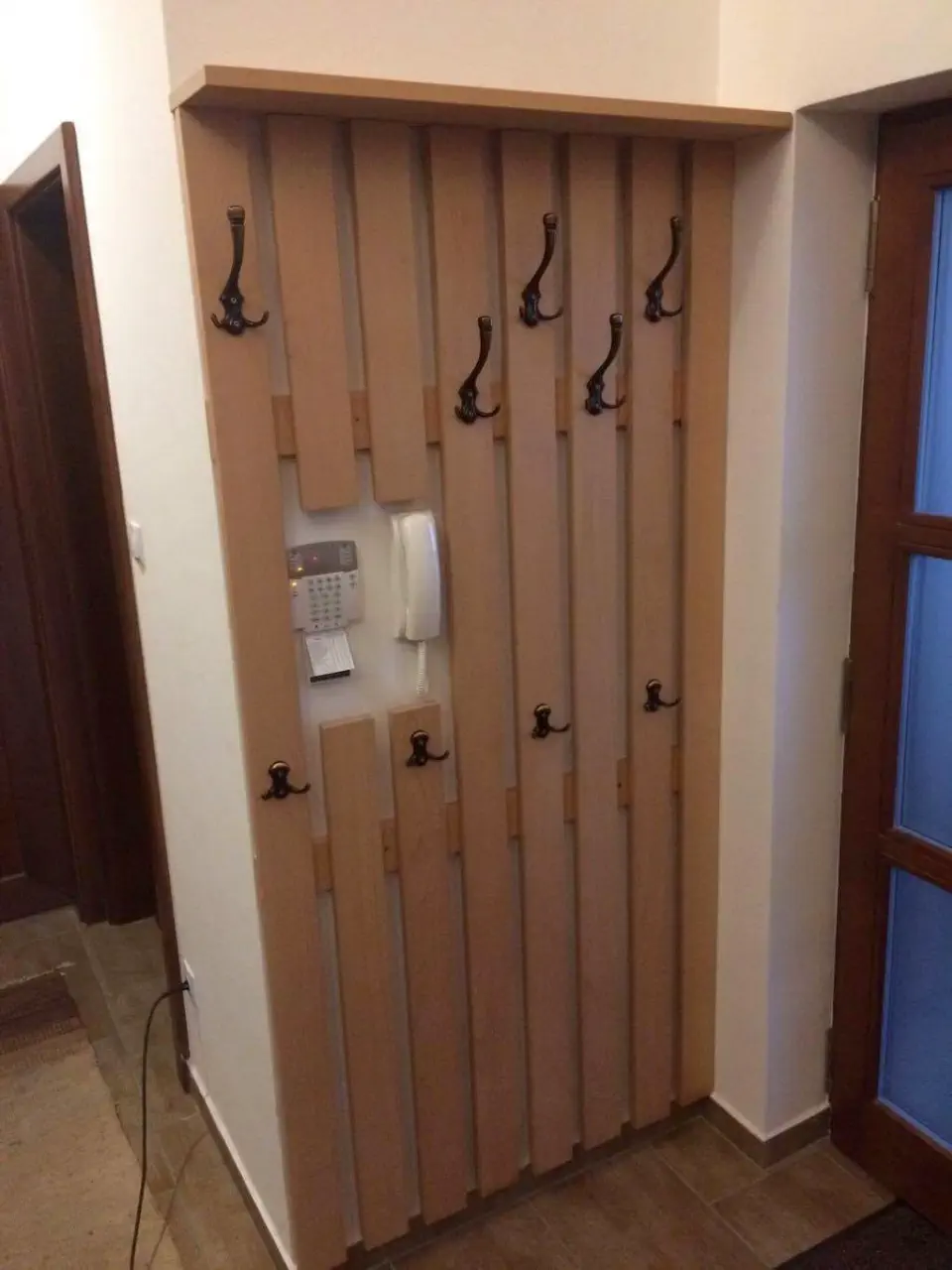 Ami a képen látszik: előszoba.