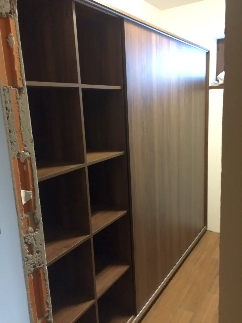 Ami a képen látszik: gardrób.