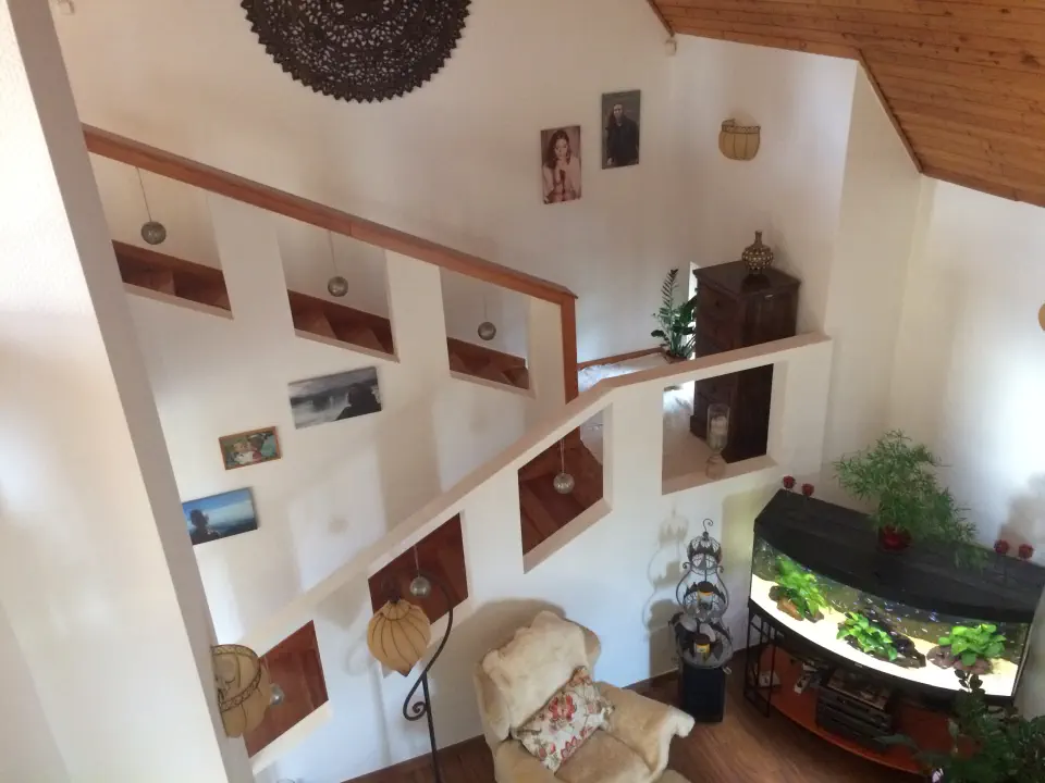 Ami a képen látszik: lépcsők.