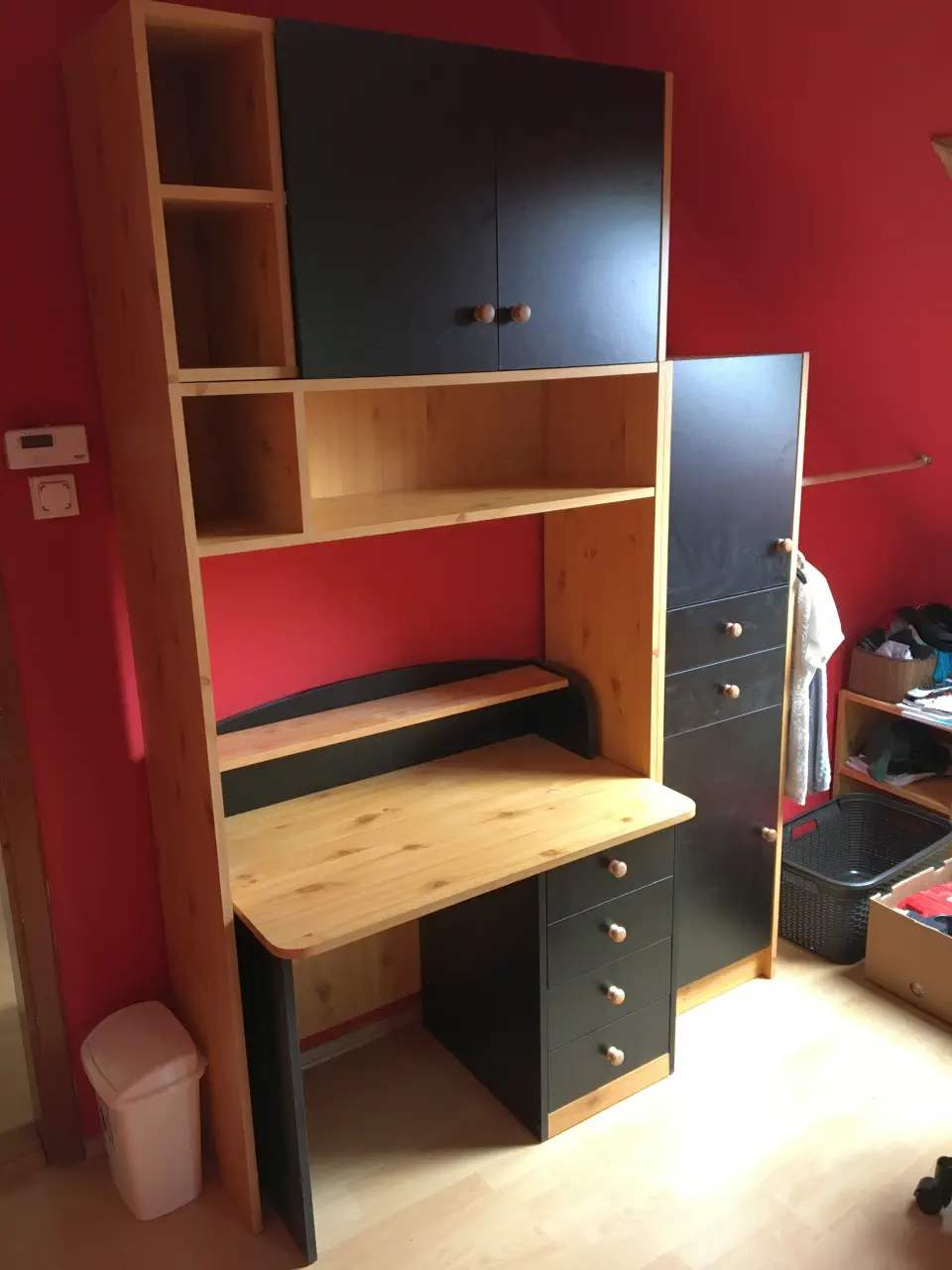 Ami a képen látszik: szekrények.