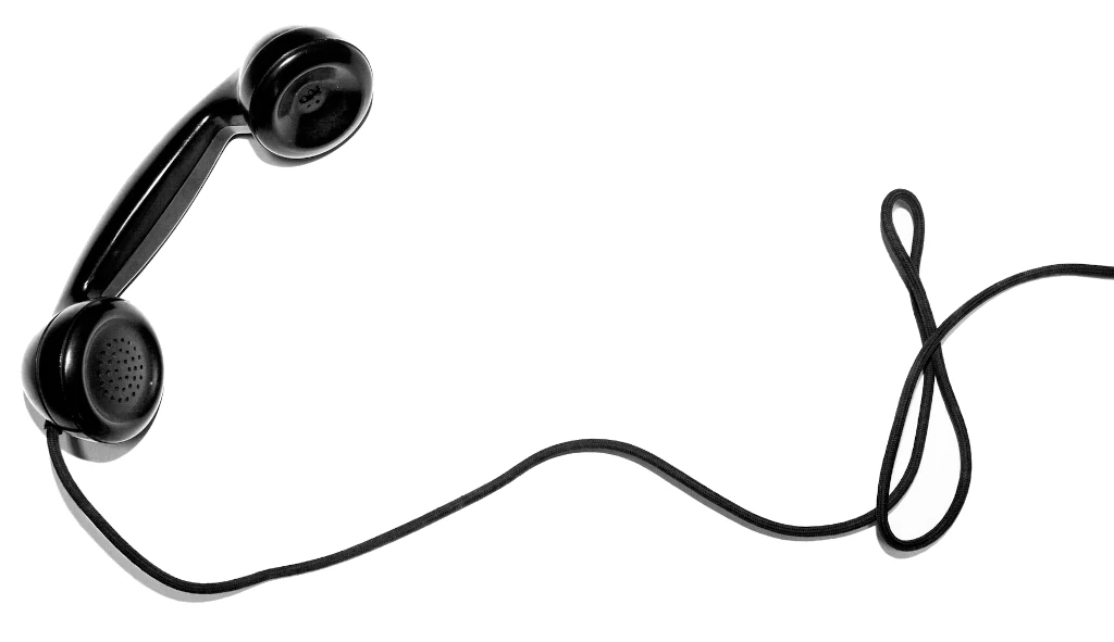 A képen egy telefon létszik.